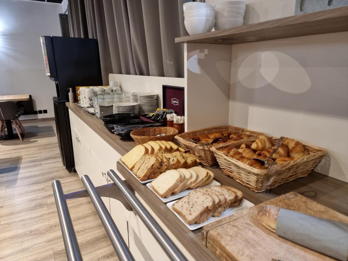 Hotel Restaurant Le Relais - Pau Nord Lons Kültér fotó