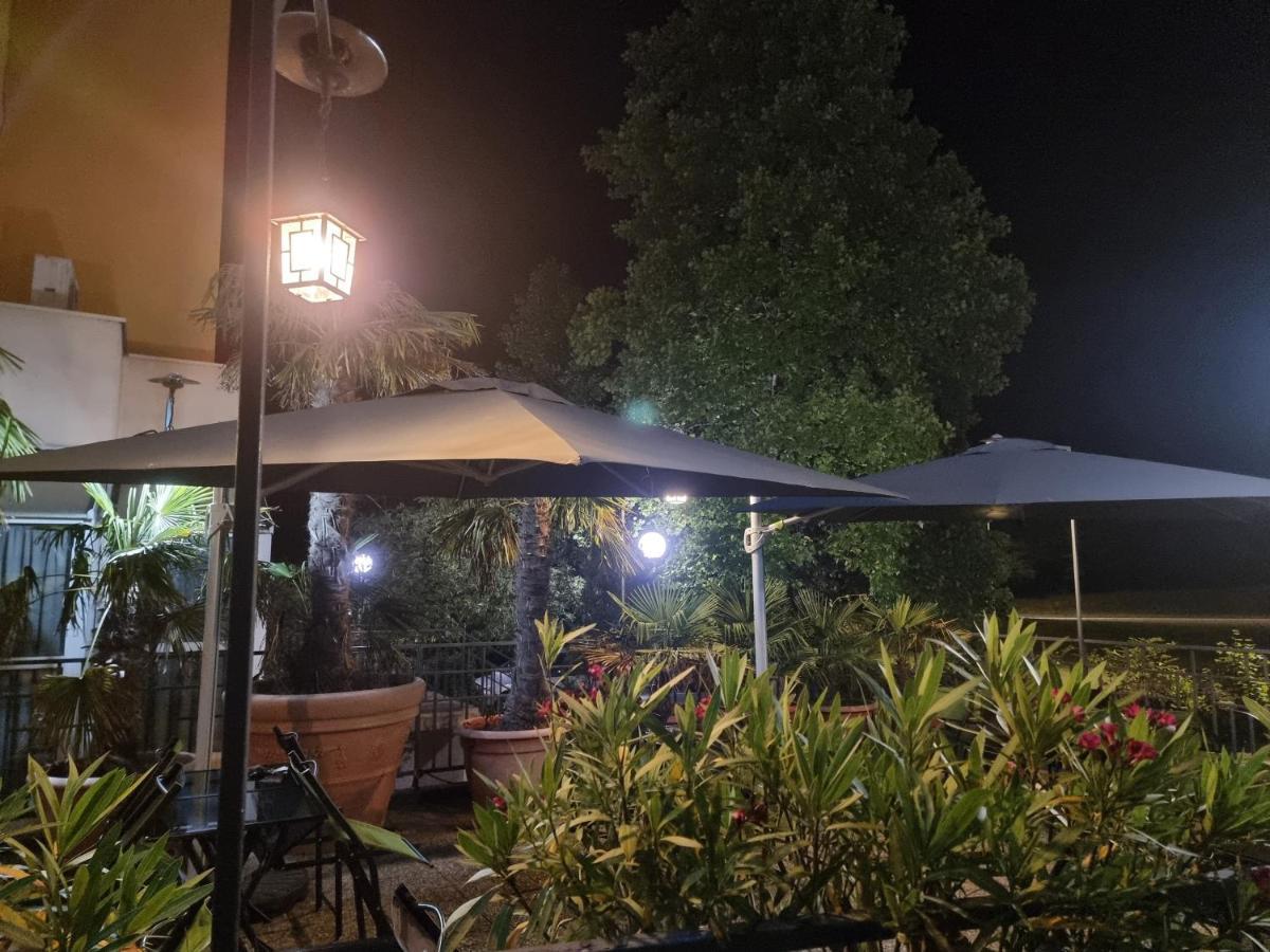 Hotel Restaurant Le Relais - Pau Nord Lons Kültér fotó